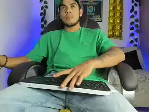 mikee scooth online show from January 19, 8:30 pm