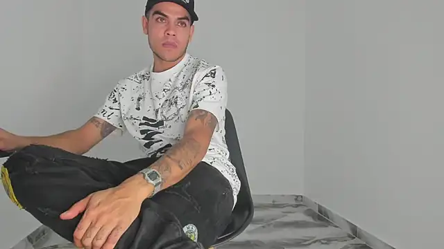 Snapshot of mikee_scooth chatting on January 15, 4:50 am mikee scooth online show from January 15, 4:50 am