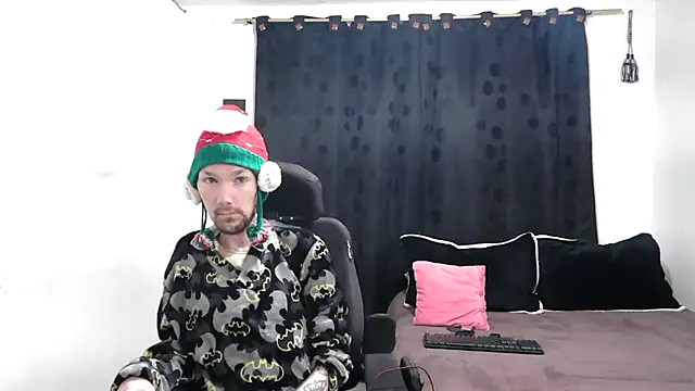 Snapshot of Sophia_and_Thomas chatting on December 24, 11:38 am Sophia and Thomas online show from December 24, 11:38 am