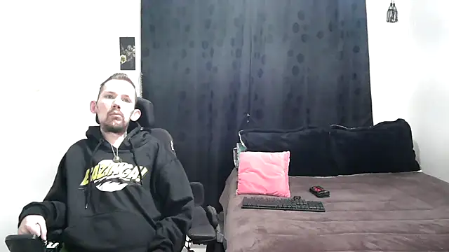 Snapshot of Sophia_and_Thomas chatting on December 27, 11:06 am Sophia and Thomas online show from December 27, 11:06 am