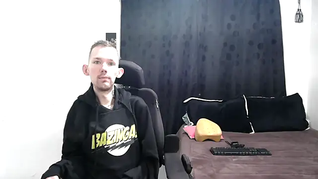 Snapshot of Sophia_and_Thomas chatting on January 5, 8:10 pm Sophia and Thomas online show from January 5, 8:10 pm