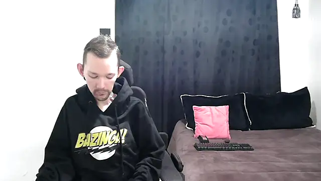 Snapshot of Sophia_and_Thomas chatting on February 16, 11:49 am Sophia and Thomas online show from February 16, 11:49 am