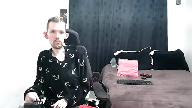 Snapshot of Sophia_and_Thomas chatting on February 20, 8:28 am Sophia and Thomas online show from February 20, 8:28 am