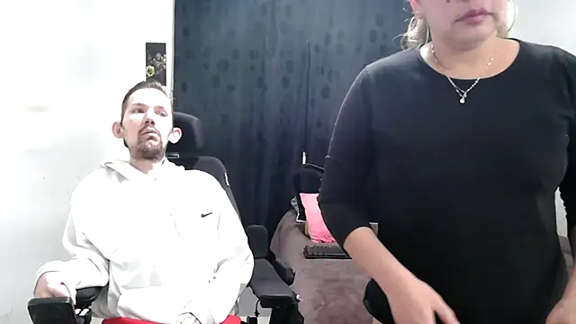 Snapshot of Sophia_and_Thomas chatting on February 24, 10:04 am Sophia and Thomas online show from February 24, 10:04 am