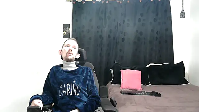 Snapshot of Sophia_and_Thomas chatting on February 26, 9:53 am Sophia and Thomas online show from February 26, 9:53 am