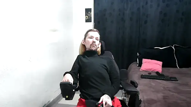 Snapshot of Sophia_and_Thomas chatting on March 1, 9:40 am Sophia and Thomas online show from March 1, 9:40 am