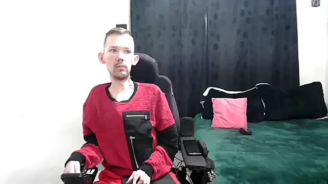 Snapshot of Sophia_and_Thomas chatting on March 11, 9:56 am Sophia and Thomas online show from March 11, 9:56 am