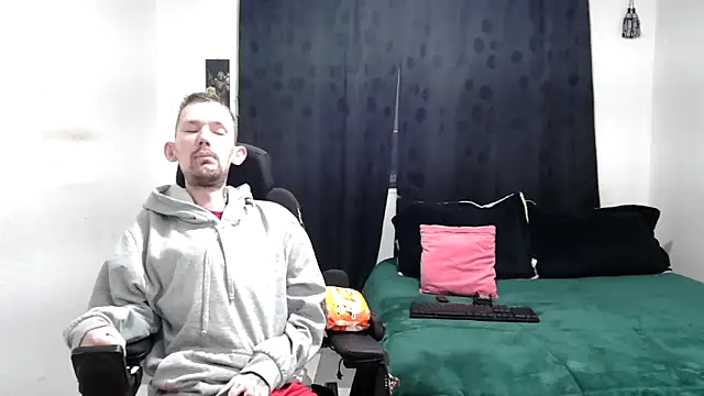 Snapshot of Sophia_and_Thomas chatting on March 15, 10:35 am Sophia and Thomas online show from March 15, 10:35 am