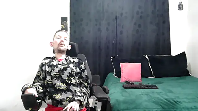 Snapshot of Sophia_and_Thomas chatting on March 18, 10:14 am Sophia and Thomas online show from March 18, 10:14 am