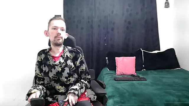 Snapshot of Sophia_and_Thomas chatting on March 22, 10:28 am Sophia and Thomas online show from March 22, 10:28 am