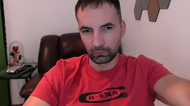 Snapshot of Leo_1617 chatting on December 4, 10:30 pm Leo 1617 online show from December 4, 10:30 pm