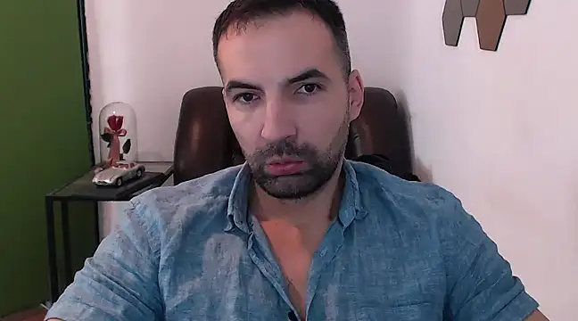 Snapshot of Leo_1617 chatting on December 5, 11:16 am Leo 1617 online show from December 5, 11:16 am