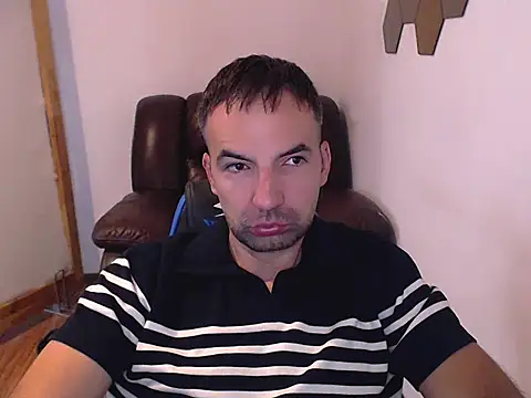 Snapshot of Leo_1617 chatting on September 14, 5:06 am Leo 1617 online show from September 14, 5:06 am
