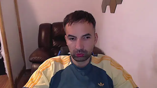 Snapshot of Leo_1617 chatting on September 27, 8:36 pm Leo 1617 online show from September 27, 8:36 pm