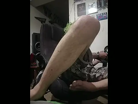 Snapshot of harterdome chatting on April 3, 11:03 pm harterdome online show from April 3, 11:03 pm