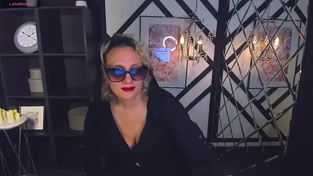 Snapshot of Queen_Anna_ chatting on January 14, 8:04 pm Queen Anna online show from January 14, 8:04 pm