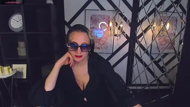 Snapshot of Queen_Anna_ chatting on January 15, 2:06 am Queen Anna online show from January 15, 2:06 am