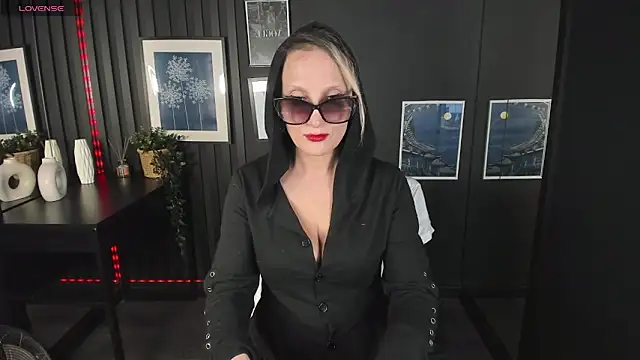 Snapshot of Queen_Anna_ chatting on January 24, 7:49 pm Queen Anna online show from January 24, 7:49 pm