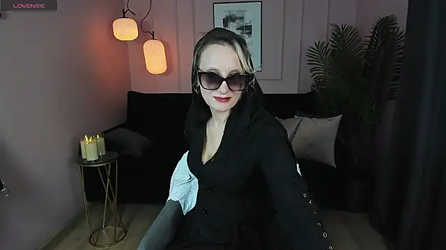 Snapshot of Queen_Anna_ chatting on January 30, 11:55 am Queen Anna online show from January 30, 11:55 am