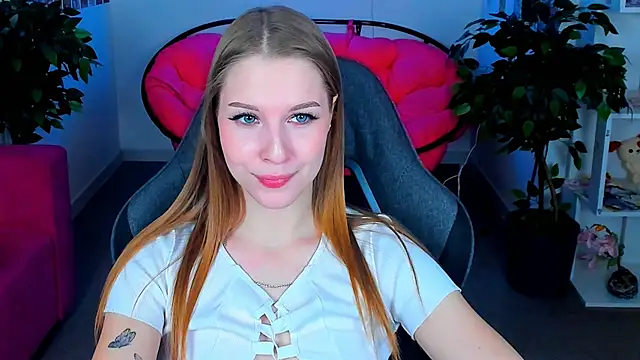 Snapshot of CuteMousee chatting on December 17, 5:47 pm CuteMousee online show from December 17, 5:47 pm