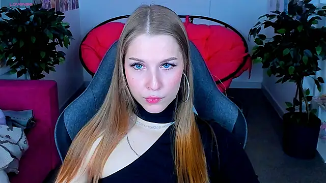 Snapshot of CuteMousee chatting on December 26, 2:59 pm CuteMousee online show from December 26, 2:59 pm