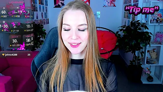 Snapshot of CuteMousee chatting on January 5, 8:43 am CuteMousee online show from January 5, 8:43 am