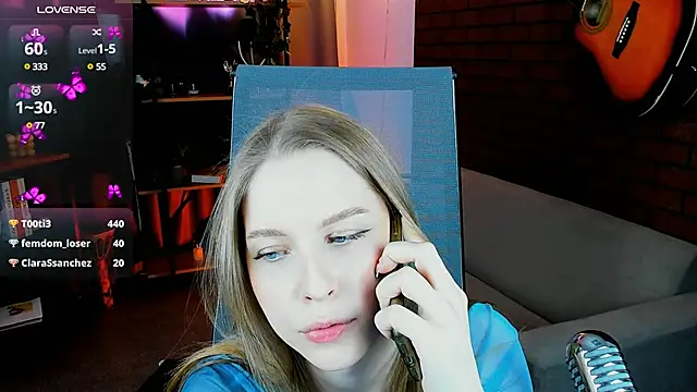 Snapshot of CuteMousee chatting on February 26, 9:05 pm CuteMousee online show from February 26, 9:05 pm