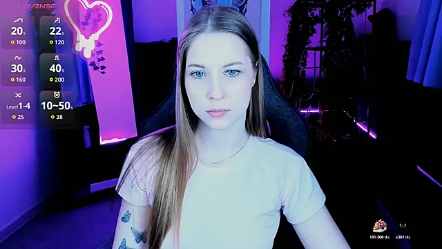 CuteMousee online show from November 8, 9:20 am