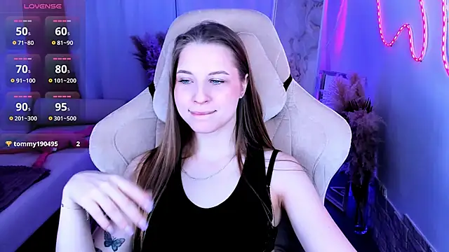 CuteMousee online show from December 3, 6:21 am