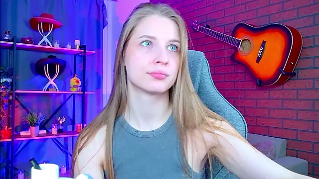 CuteMousee online show from March 6, 8:55 am