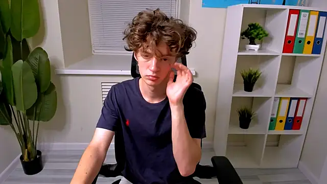 LukeSweet online show from August 3, 3:05 pm