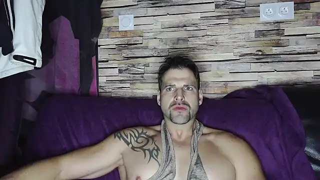 XxBigboybandxX online show from January 18, 9:13 pm