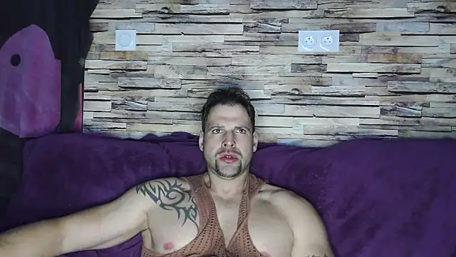 XxBigboybandxX online show from March 14, 6:50 pm