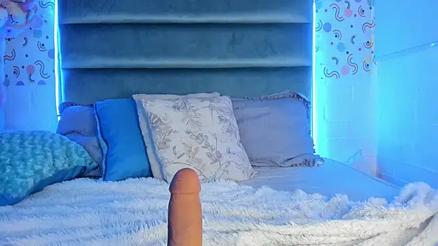 MelodiLovee  online show from December 28, 3:37 pm