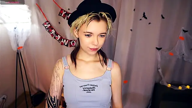 Snapshot of EngelAlman chatting on October 16, 7:09 am EngelAlman online show from October 16, 7:09 am