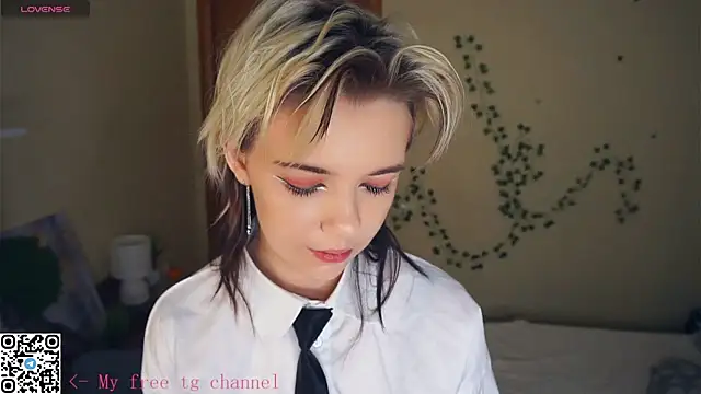 Snapshot of EngelAlman chatting on October 26, 6:41 am EngelAlman online show from October 26, 6:41 am