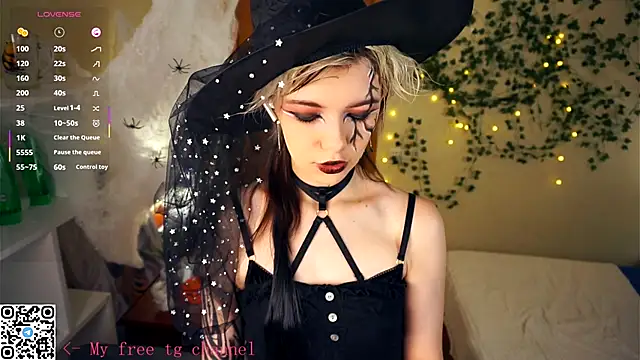 Snapshot of EngelAlman chatting on October 31, 7:20 am EngelAlman online show from October 31, 7:20 am