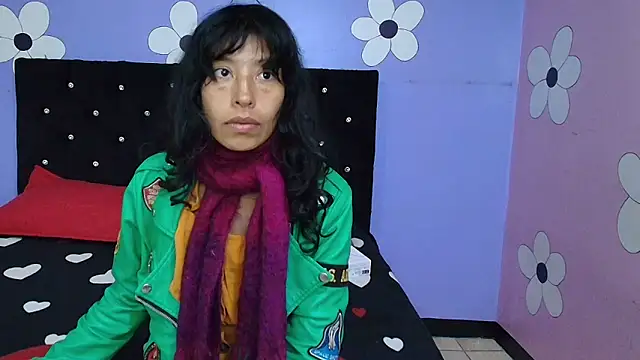 Snapshot of karolinee_66_ chatting on March 5, 3:57 am karolinee 66 online show from March 5, 3:57 am