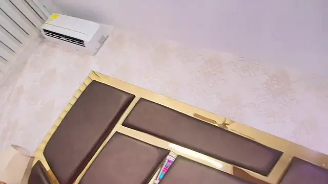 Snapshot of ZoehRoux chatting on January 28, 8:04 am ZoehRoux online show from January 28, 8:04 am