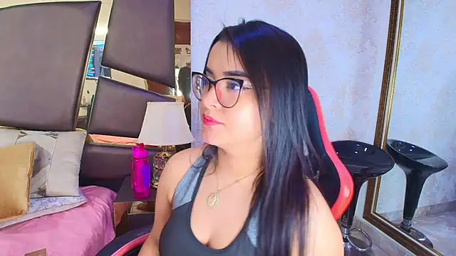 Snapshot of ZoehRoux chatting on January 30, 7:18 am ZoehRoux online show from January 30, 7:18 am