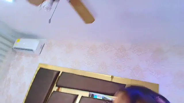 Snapshot of ZoehRoux chatting on February 1, 7:26 am ZoehRoux online show from February 1, 7:26 am