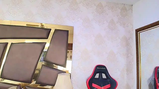 Snapshot of ZoehRoux chatting on February 7, 10:29 am ZoehRoux online show from February 7, 10:29 am