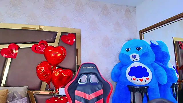 Snapshot of ZoehRoux chatting on February 14, 4:26 am ZoehRoux online show from February 14, 4:26 am