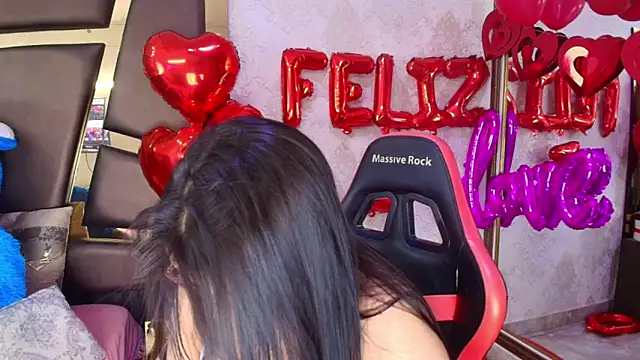 Snapshot of ZoehRoux chatting on February 16, 7:37 am ZoehRoux online show from February 16, 7:37 am