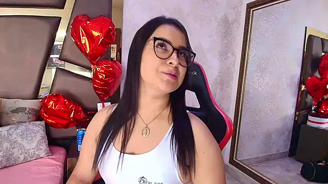 Snapshot of ZoehRoux chatting on February 21, 4:18 am ZoehRoux online show from February 21, 4:18 am