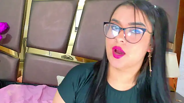 Snapshot of ZoehRoux chatting on March 21, 10:17 am ZoehRoux online show from March 21, 10:17 am