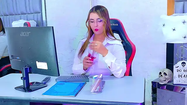 Snapshot of ZoehRoux chatting on October 10, 4:00 am ZoehRoux online show from October 10, 4:00 am