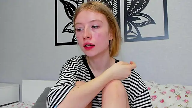 minidivaa  online show from February 19, 7:27 pm