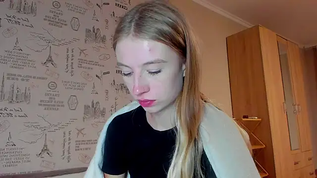 minidivaa  online show from September 21, 8:10 pm