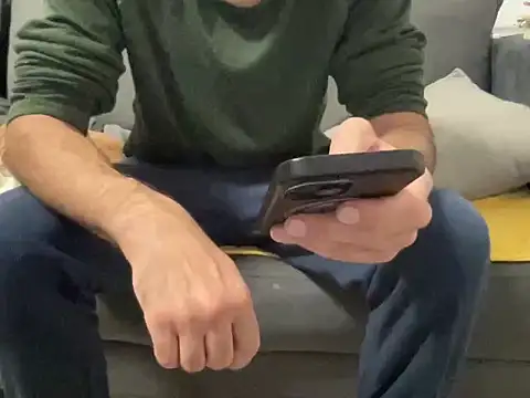 4small4inchlol online show from December 3, 4:16 pm